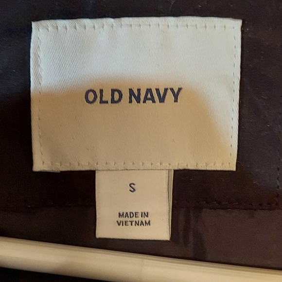 NWOT mens Old Navy lightweight jacket with hood and lots of pockets - Picture 11 of 12